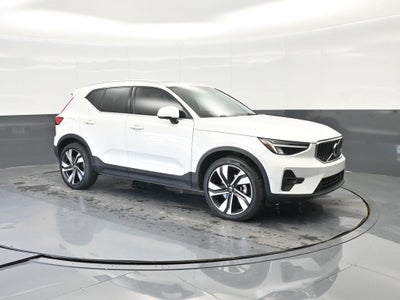 2023 Volvo XC40 B5 Plus Bright Theme