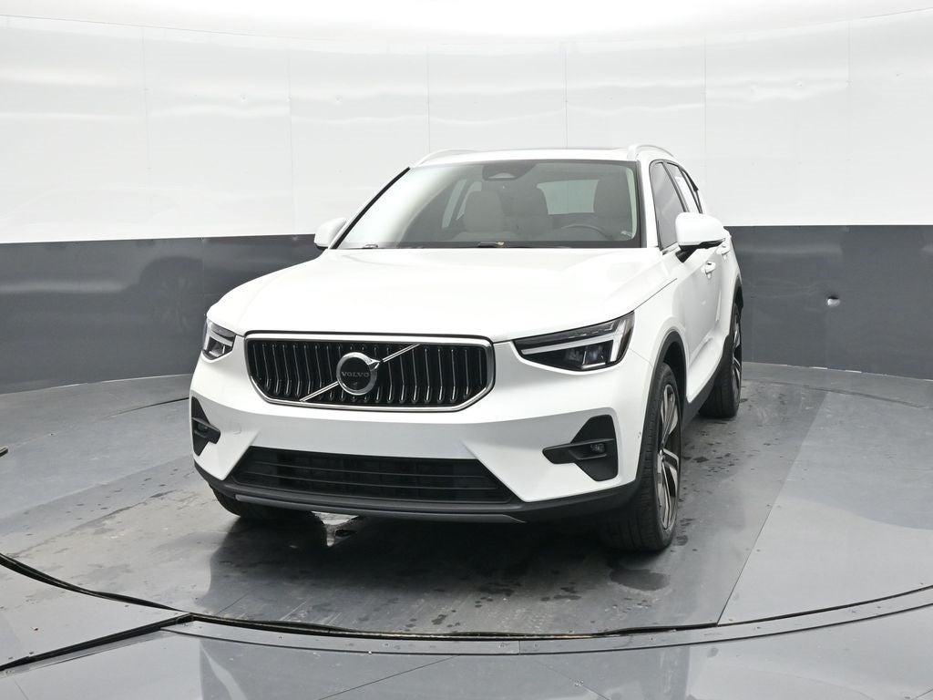 2023 Volvo XC40 B5 Plus Bright Theme