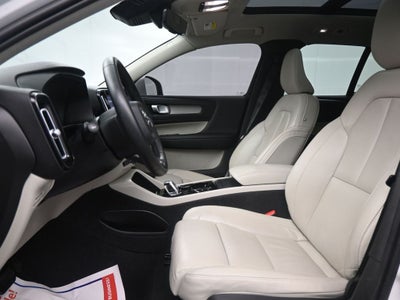 2023 Volvo XC40 B5 Plus Bright Theme