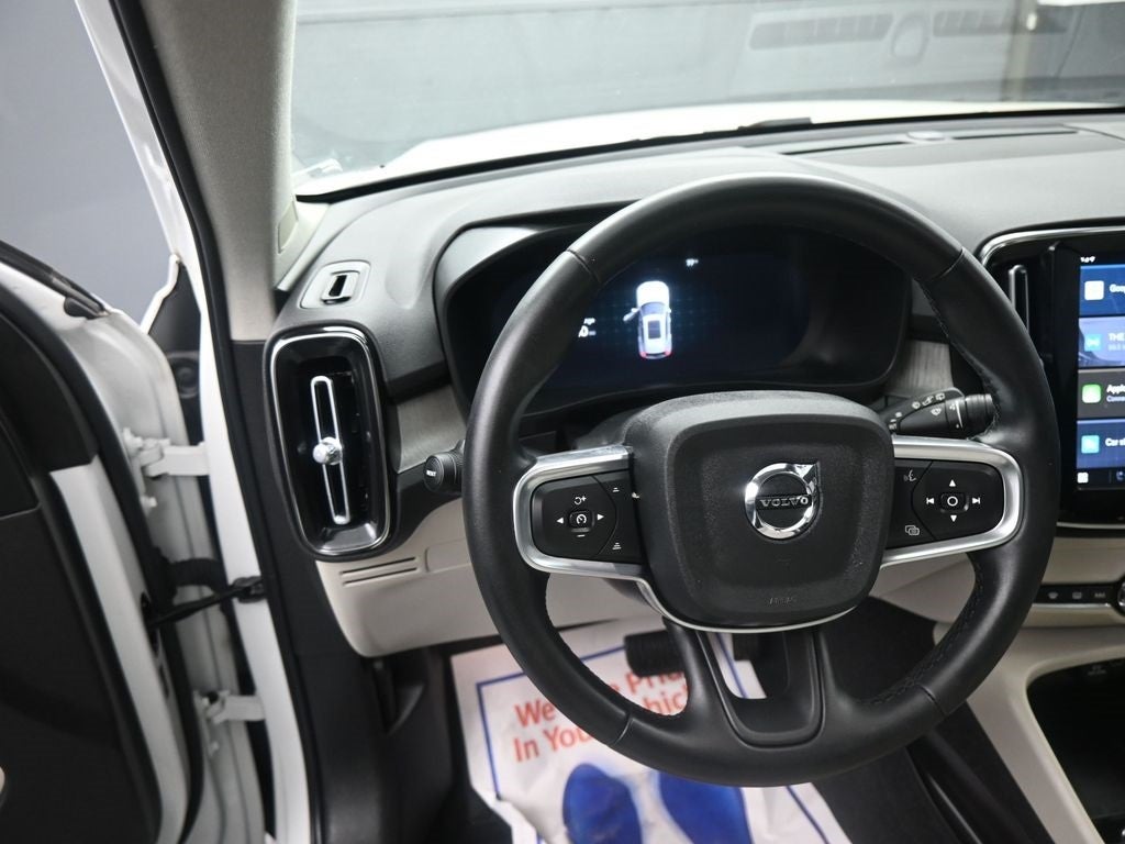 2023 Volvo XC40 B5 Plus Bright Theme