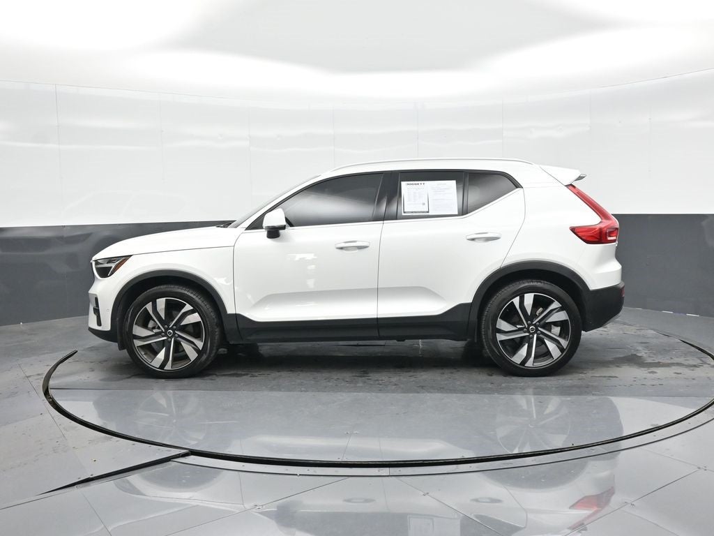 2023 Volvo XC40 B5 Plus Bright Theme