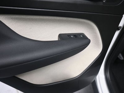 2023 Volvo XC40 B5 Plus Bright Theme