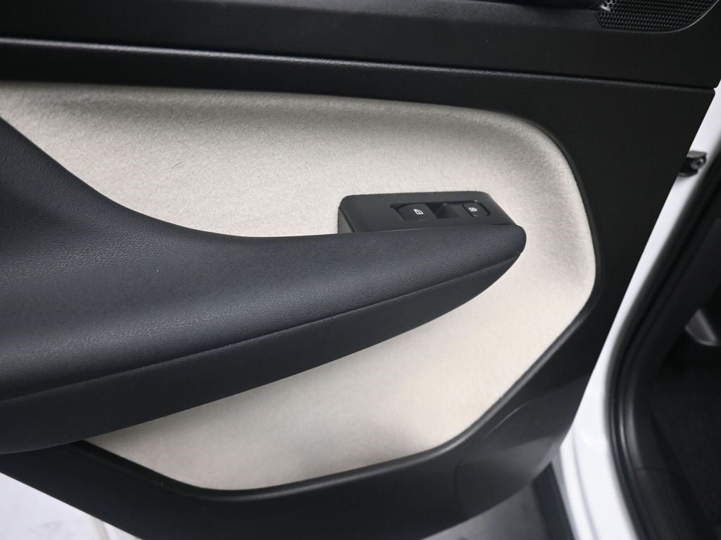 2023 Volvo XC40 B5 Plus Bright Theme