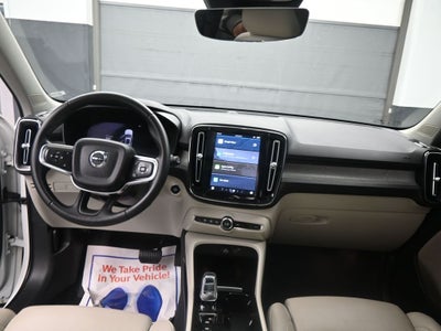 2023 Volvo XC40 B5 Plus Bright Theme