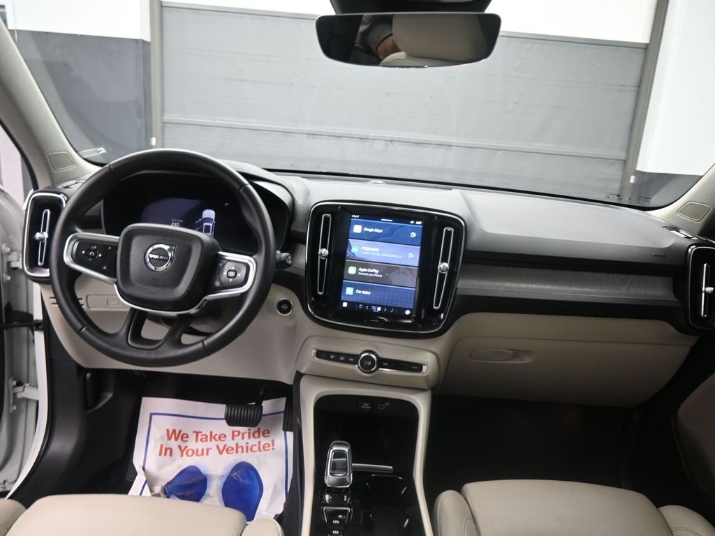 2023 Volvo XC40 B5 Plus Bright Theme