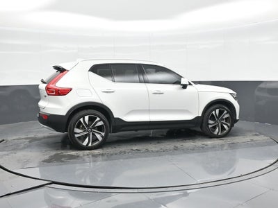 2023 Volvo XC40 B5 Plus Bright Theme