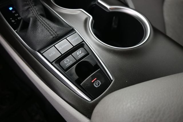 2022 Toyota Camry Hybrid LE