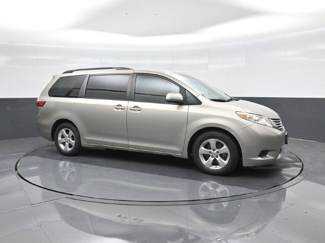 2017 Toyota Sienna LE 8 Passenger