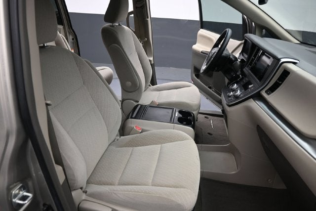 2017 Toyota Sienna LE 8 Passenger