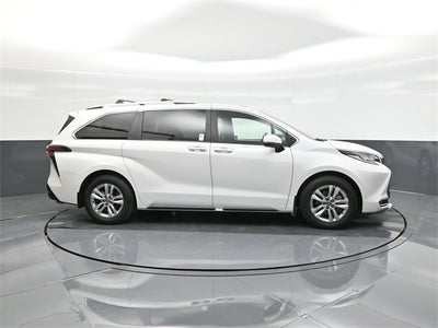 2025 Toyota Sienna Limited 7 Passenger
