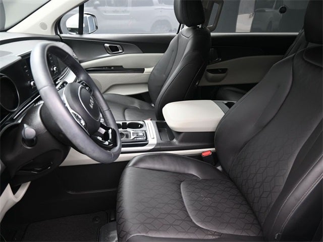 2024 Kia Carnival LX Seat Package