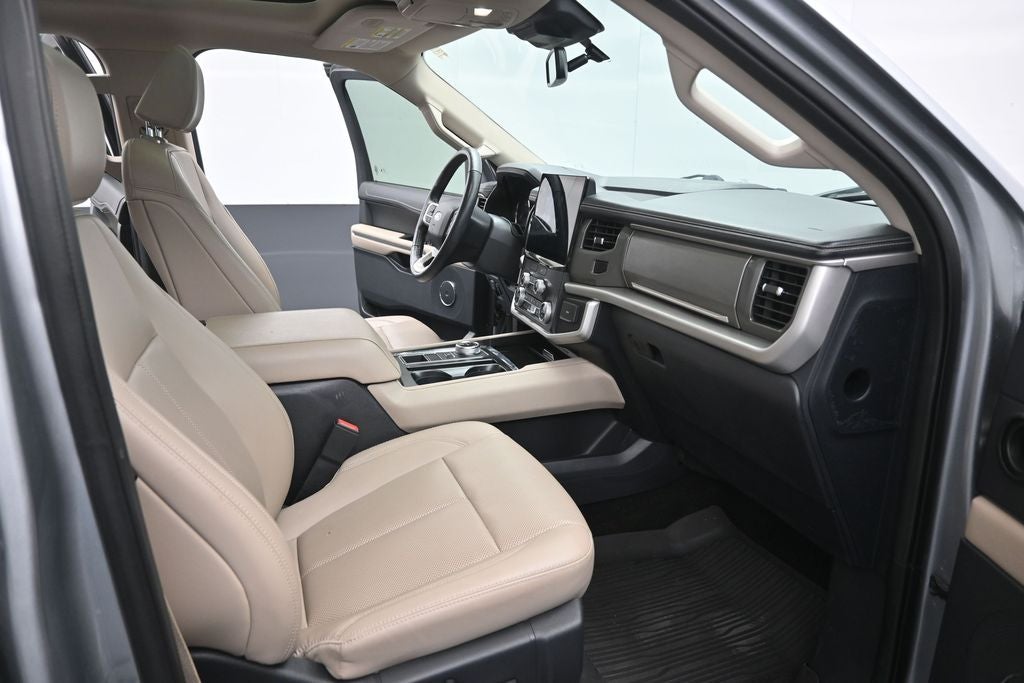 2022 Ford Expedition XLT 302A Package
