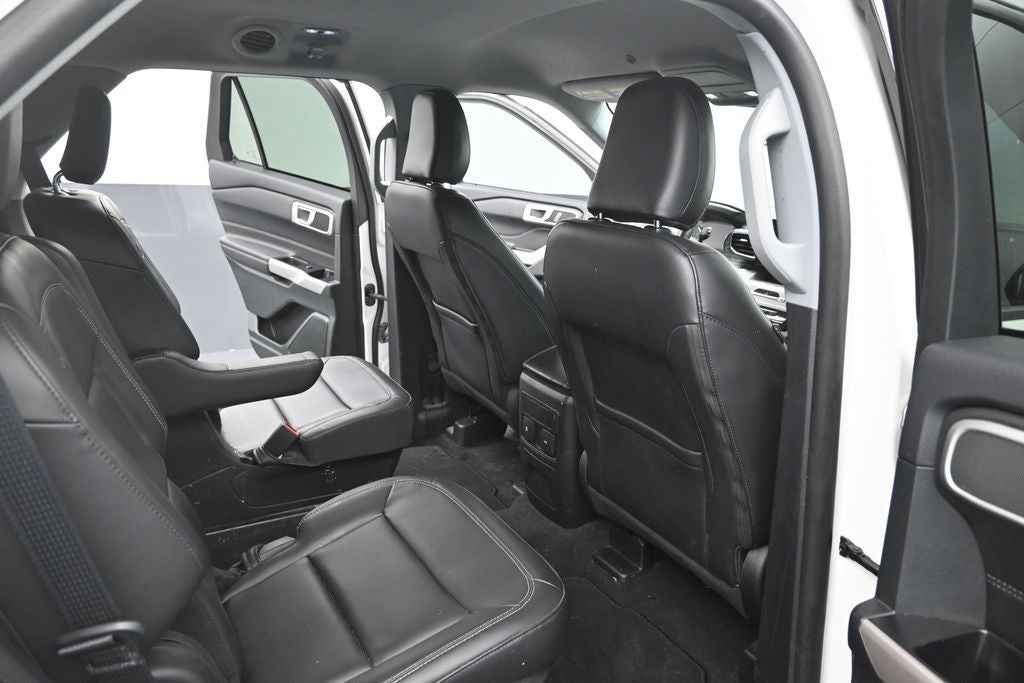 2023 Ford Explorer XLT 302A
