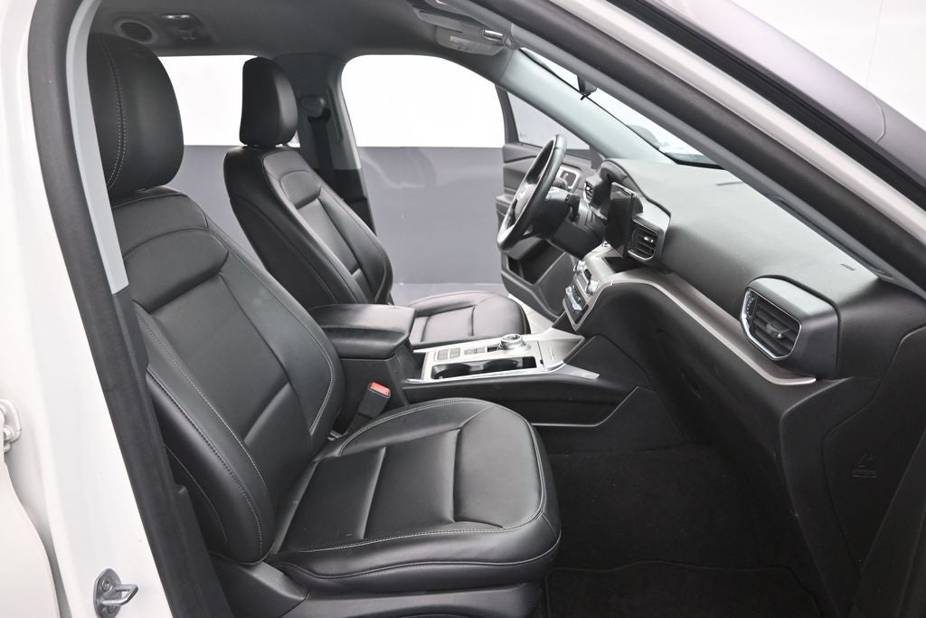 2023 Ford Explorer XLT 302A