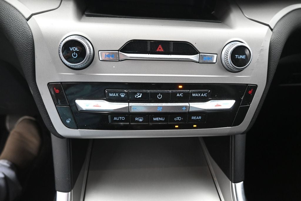 2023 Ford Explorer XLT 302A