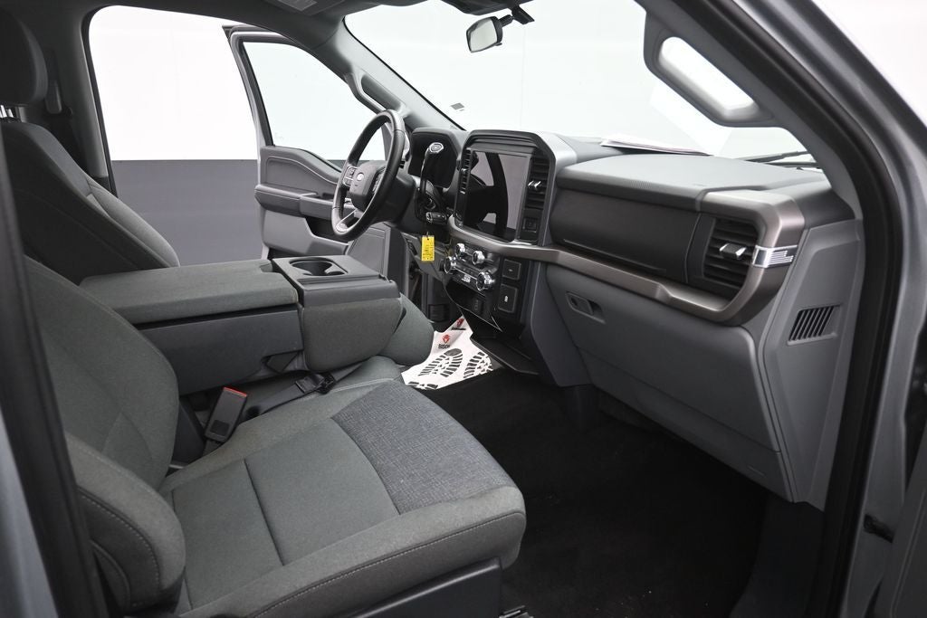 2025 Ford F-150 XLT V8