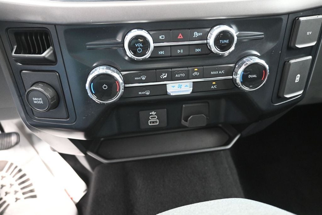 2025 Ford F-150 XLT V8