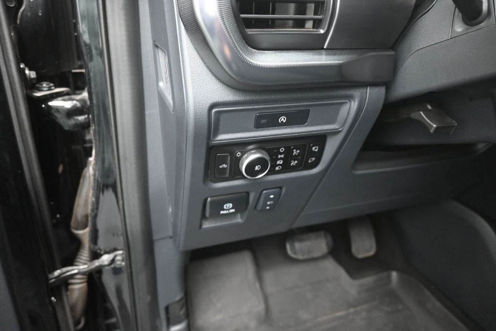 2025 Ford F-150 Lariat BLACK APPEARANCE PKG