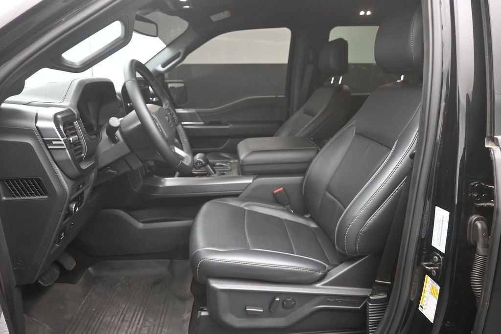 2025 Ford F-150 Lariat BLACK APPEARANCE PKG