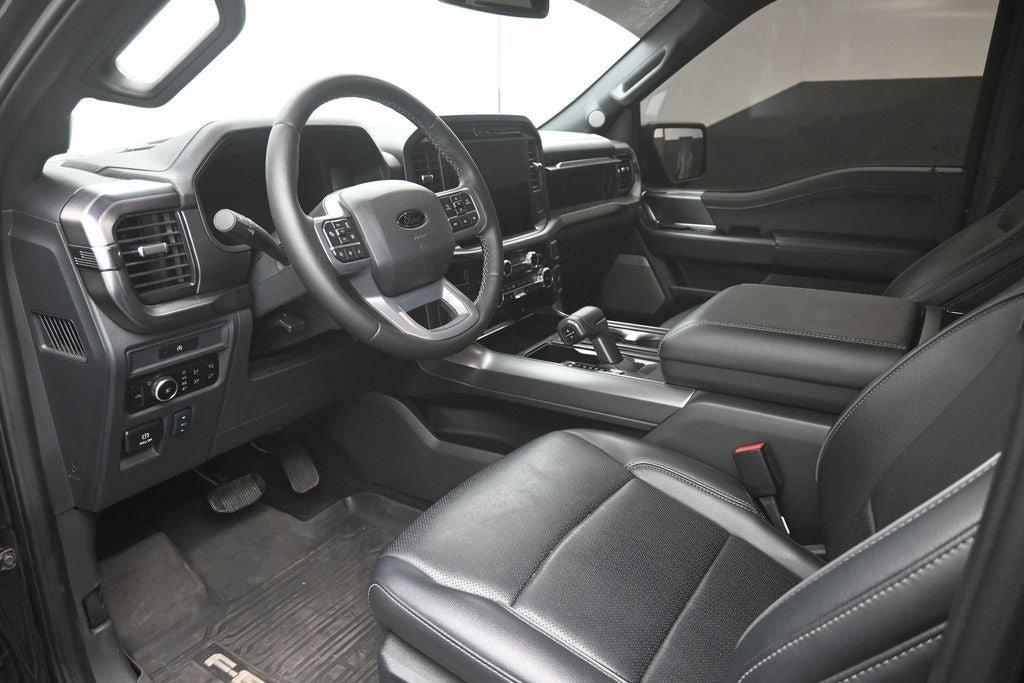 2025 Ford F-150 Lariat BLACK APPEARANCE PKG