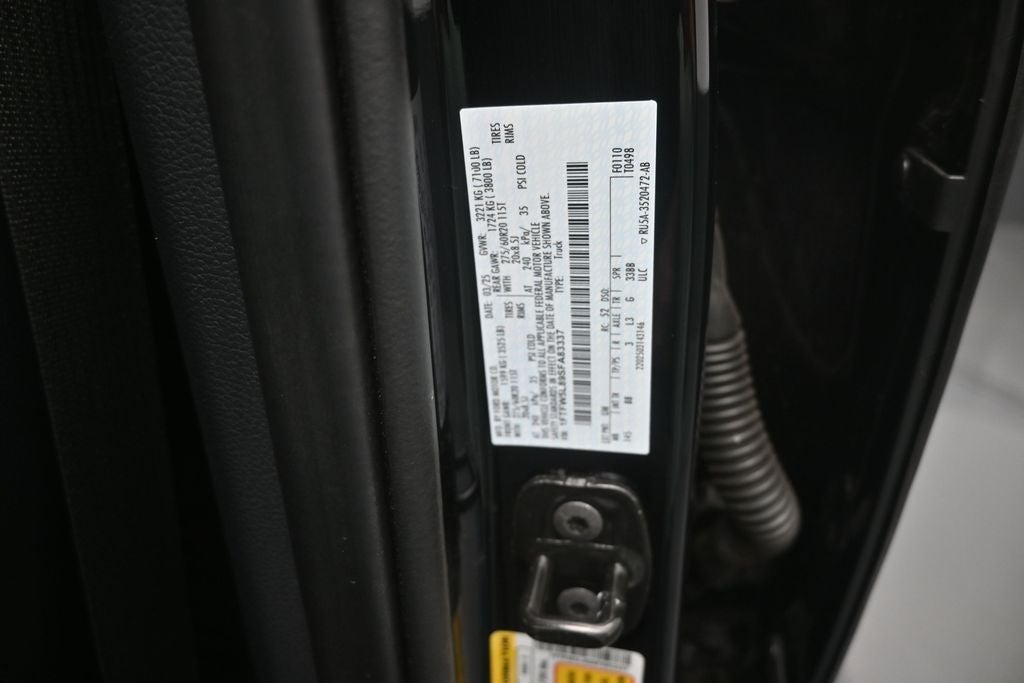 2025 Ford F-150 Lariat BLACK APPEARANCE PKG
