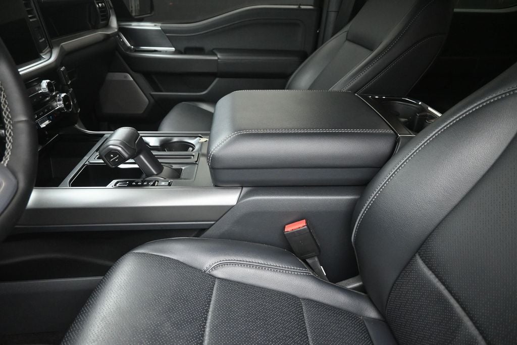 2025 Ford F-150 Lariat BLACK APPEARANCE PKG