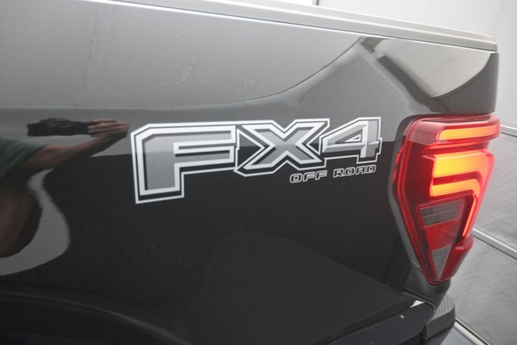 2025 Ford F-150 Lariat BLACK APPEARANCE PKG