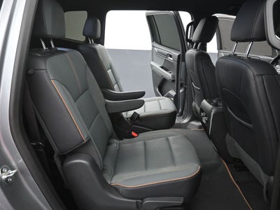 2025 GMC Acadia AT4