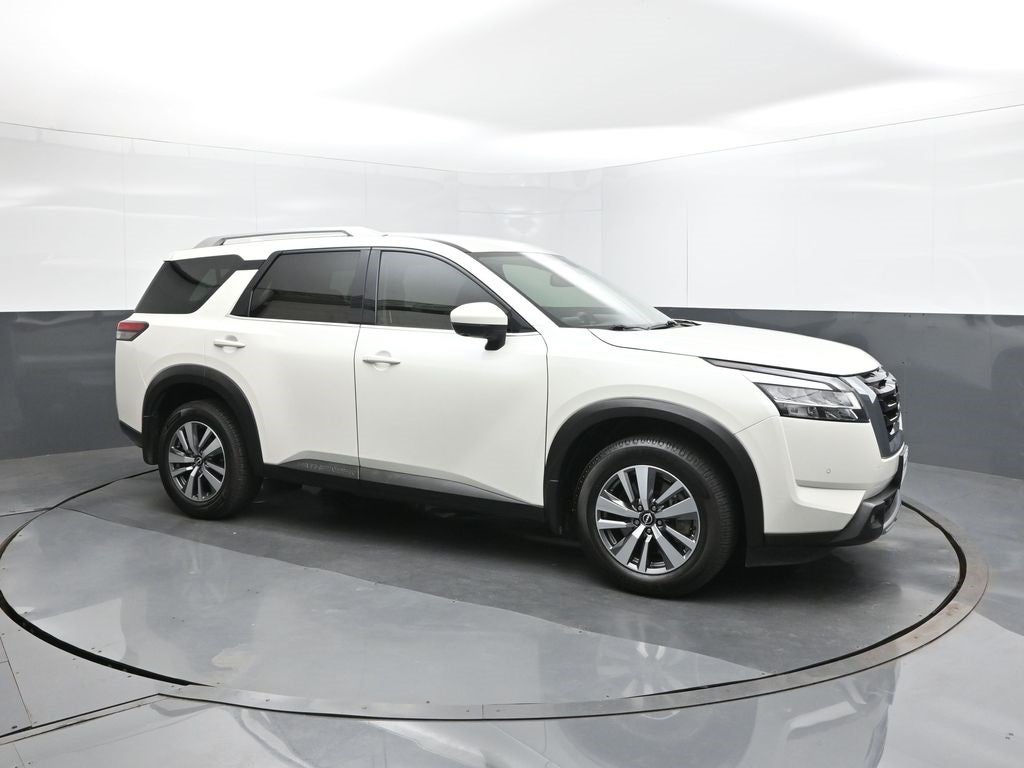 2022 Nissan Pathfinder SL
