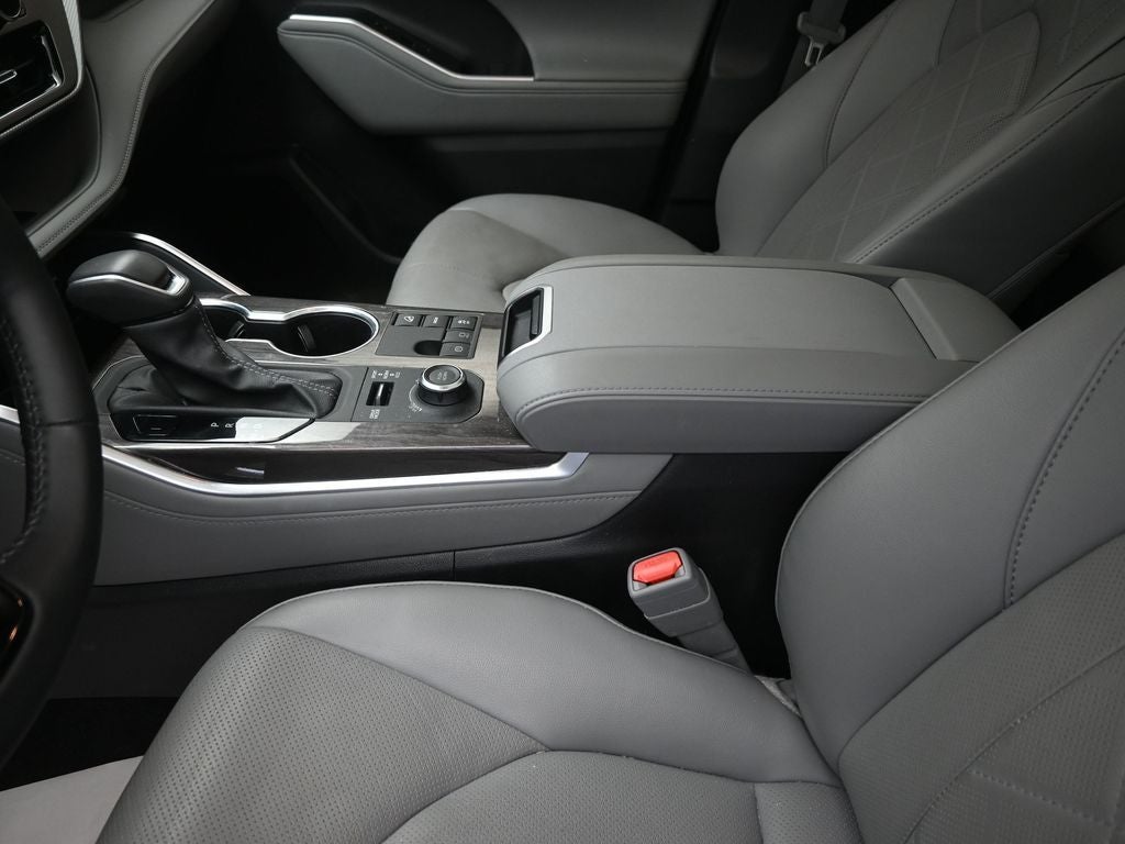 2024 Toyota Highlander Platinum