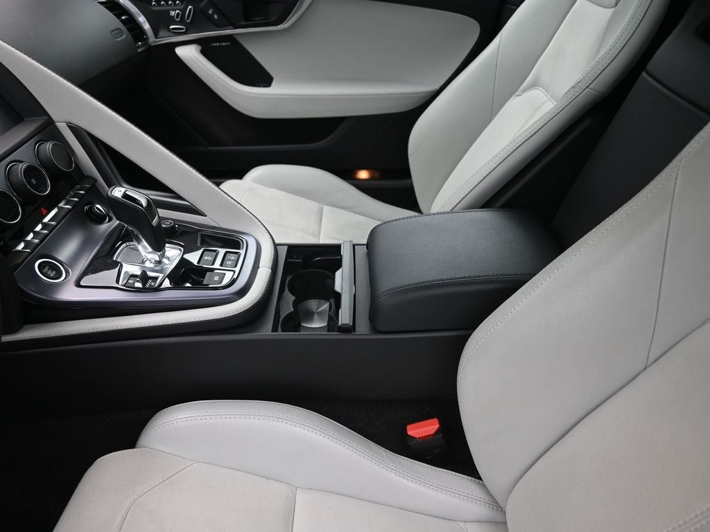 2019 Jaguar F-TYPE P300