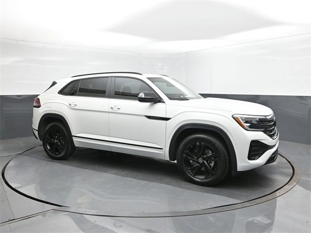 2025 Volkswagen Atlas Cross Sport 2.0T SEL R-Line Black