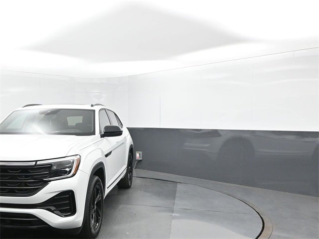 2025 Volkswagen Atlas Cross Sport 2.0T SEL R-Line Black