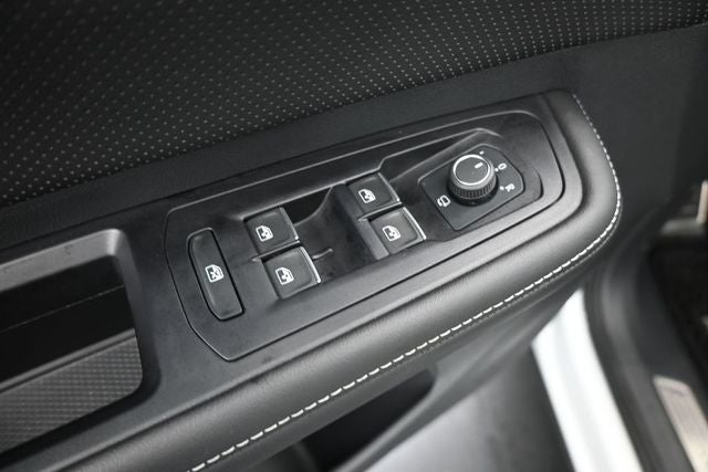 2025 Volkswagen Atlas Cross Sport 2.0T SEL Premium R-Line