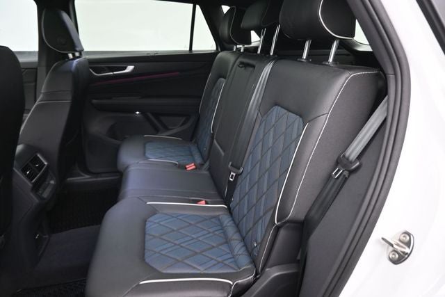 2025 Volkswagen Atlas Cross Sport 2.0T SEL Premium R-Line