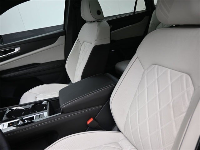 2025 Volkswagen Atlas Cross Sport 2.0T SEL Premium R-Line