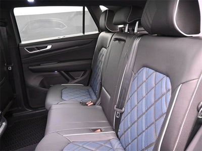 2025 Volkswagen Atlas Cross Sport 2.0T SEL Premium R-Line