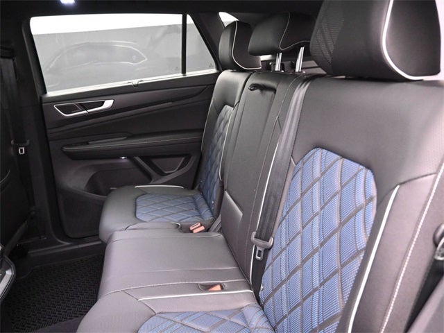 2025 Volkswagen Atlas Cross Sport 2.0T SEL Premium R-Line