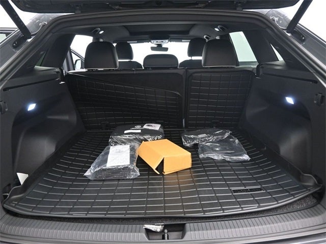 2025 Volkswagen Atlas Cross Sport 2.0T SEL Premium R-Line