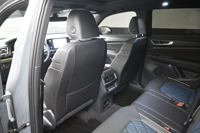 2025 Volkswagen Atlas Cross Sport 2.0T SEL Premium R-Line
