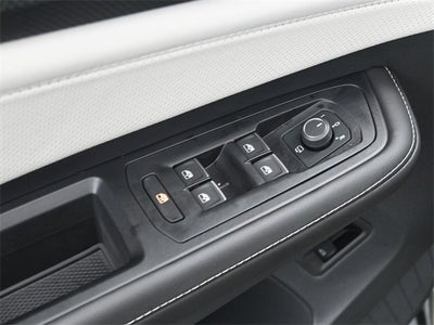 2025 Volkswagen Atlas Cross Sport 2.0T SEL Premium R-Line