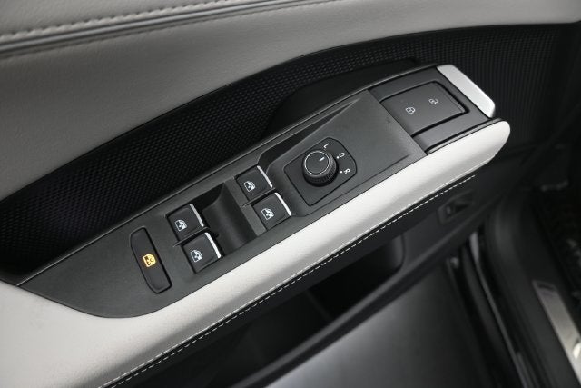 2027 Volkswagen Atlas SE w/Technology