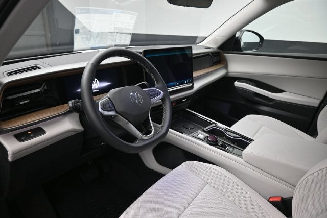 2027 Volkswagen Atlas SE w/Technology