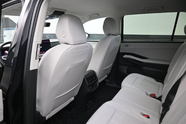 2027 Volkswagen Atlas SE w/Technology