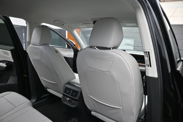 2027 Volkswagen Atlas SE w/Technology