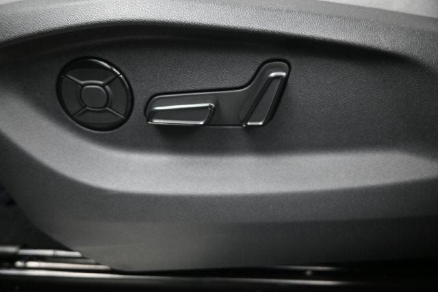 2027 Volkswagen Atlas SE w/Technology
