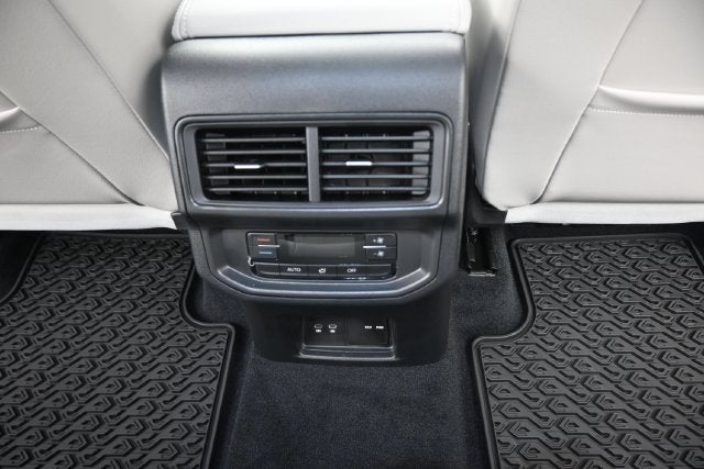 2027 Volkswagen Atlas SE w/Technology