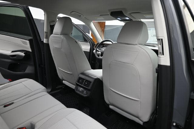 2027 Volkswagen Atlas SE w/Technology