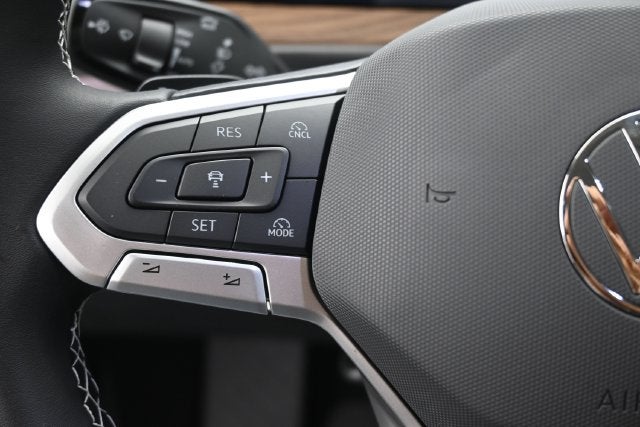 2027 Volkswagen Atlas SE w/Technology