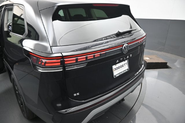 2027 Volkswagen Atlas SE w/Technology